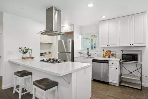 Kitchen - 1622 Cherry Pl, Escondido, CA 92027 photo 4 of 5