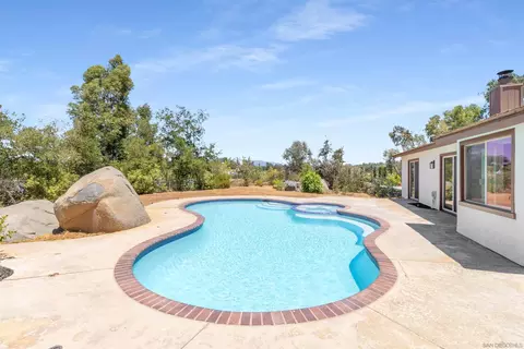 Exterior - 2008 Arboles Pl, Escondido, CA 92029 photo 5 of 17