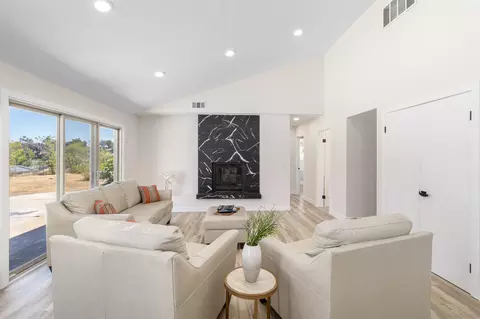 Living - 2008 Arboles Pl, Escondido, CA 92029 photo 3 of 5