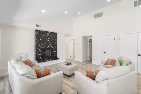 Living - 2008 Arboles Pl, Escondido, CA 92029 photo 4 of 5