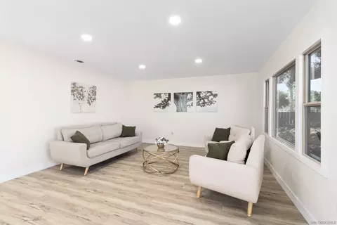 Living - 2008 Arboles Pl, Escondido, CA 92029 photo 2 of 5
