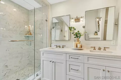 Bath - 726 Silver St, La Jolla, CA 92037 photo 4 of 5