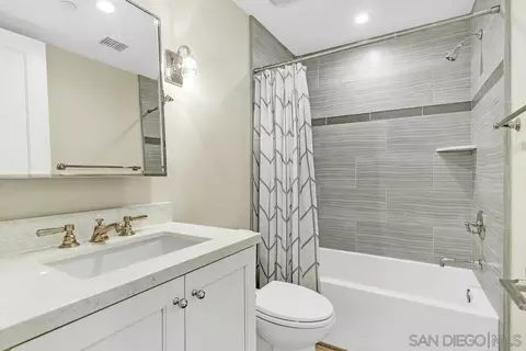 Bath - 726 Silver St, La Jolla, CA 92037 photo 5 of 5