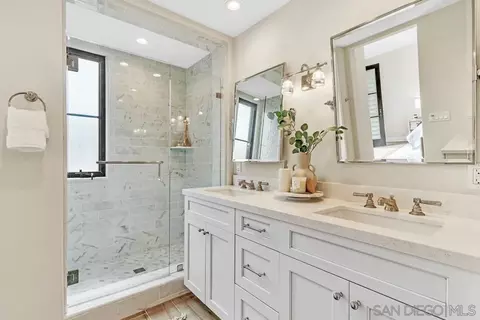 Bath - 726 Silver St, La Jolla, CA 92037 photo 2 of 5