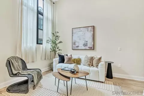 Living - 726 Silver St, La Jolla, CA 92037 photo 2 of 4