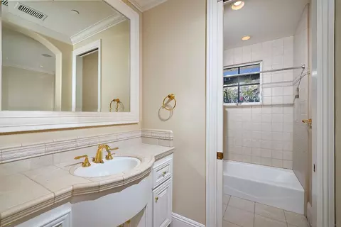 Bath - 14460 Cheyenne Trl, Poway, CA 92064 photo 6 of 7