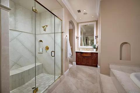 Bath - 14460 Cheyenne Trl, Poway, CA 92064 photo 4 of 7