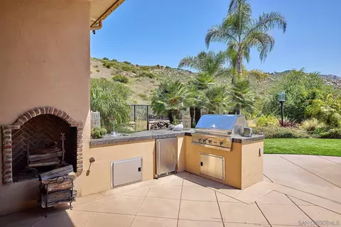 Kitchen - 14460 Cheyenne Trl, Poway, CA 92064 photo 4 of 4