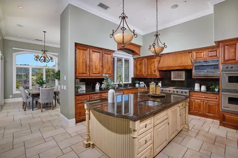 Kitchen - 14460 Cheyenne Trl, Poway, CA 92064 photo 3 of 4
