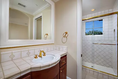 Bath - 14460 Cheyenne Trl, Poway, CA 92064 photo 5 of 7
