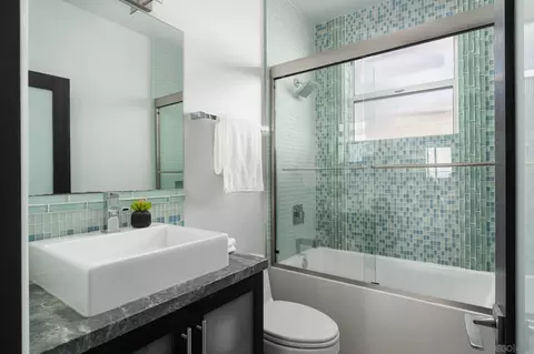 Bath - 2032 Cambridge Ave, Cadiff, CA 92007 photo 5 of 5