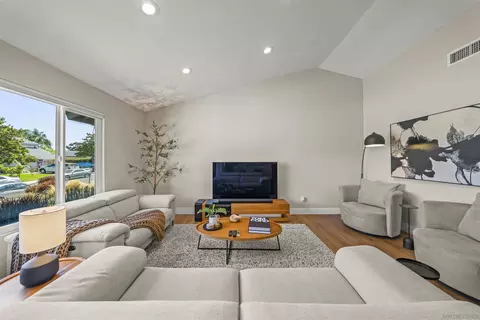 9480 Avenida Acero, Spring Valley, CA 91977 photo 10