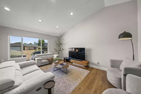 9480 Avenida Acero, Spring Valley, CA 91977 photo 11
