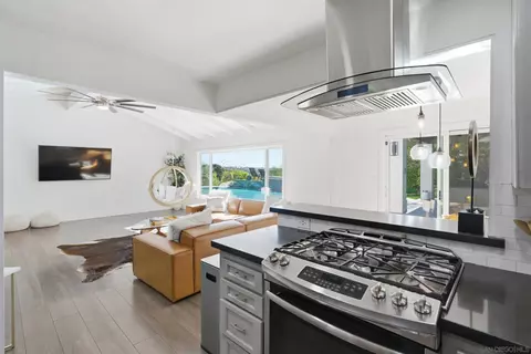 Kitchen - 455 Glencrest Dr, Solana Beach, CA 92075 photo 3 of 4