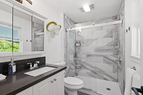 Bath - 455 Glencrest Dr, Solana Beach, CA 92075 photo 1 of 9