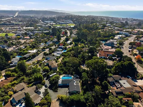 View/Area - 455 Glencrest Dr, Solana Beach, CA 92075 photo 7 of 8