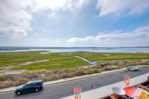 3833 Lamont #3F, San Diego, CA 92109