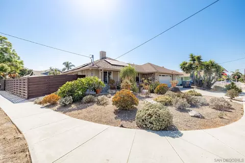 Exterior - 127 Warner St, Oceanside, CA 92058 photo 2 of 10