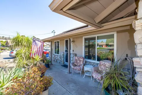 Exterior - 127 Warner St, Oceanside, CA 92058 photo 4 of 10