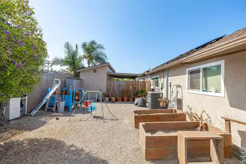 Exterior - 127 Warner St, Oceanside, CA 92058 photo 9 of 10