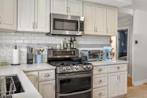 Kitchen - 127 Warner St, Oceanside, CA 92058 photo 3 of 6