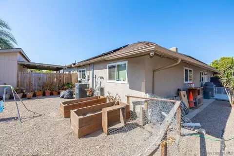 Exterior - 127 Warner St, Oceanside, CA 92058 photo 8 of 10