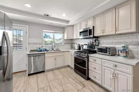 Kitchen - 127 Warner St, Oceanside, CA 92058 photo 1 of 6