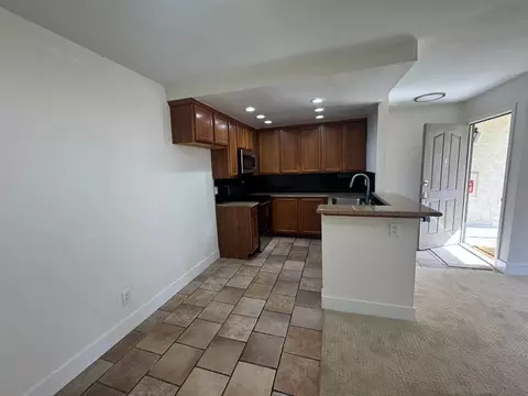 Kitchen - 432 Edgehill Ln #8, Oceanside, CA 92054 photo 3 of 3