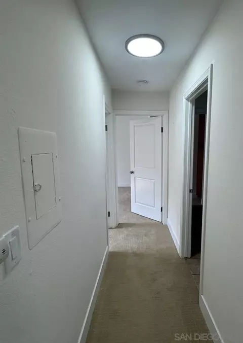 Entry Way - 432 Edgehill Ln #8, Oceanside, CA 92054 photo 1 of 1