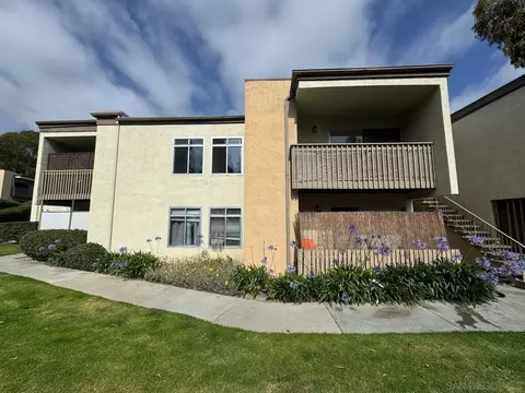 432 Edgehill Ln #8, Oceanside, CA 92054