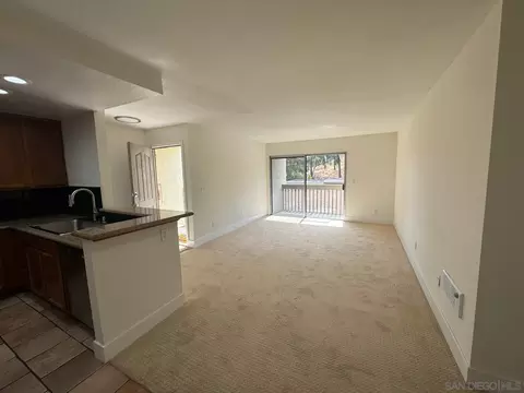 Living - 432 Edgehill Ln #8, Oceanside, CA 92054 photo 1 of 3