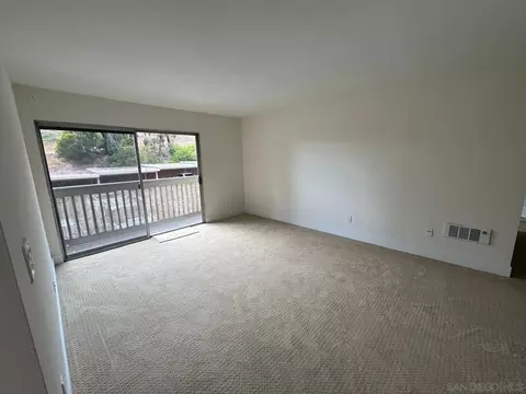 Living - 432 Edgehill Ln #8, Oceanside, CA 92054 photo 2 of 3