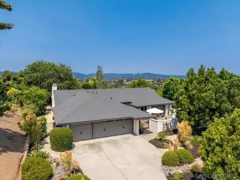 Exterior - 17568 Saint Andrews Dr, Poway, CA 92064 photo 2 of 12