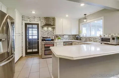 5072 Acuna St, San Diego, CA 92117