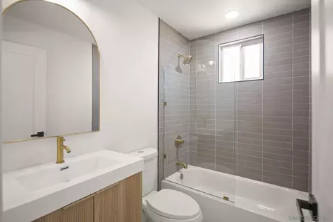 Bath - 760 Florence St, Imperial Beach, CA 91932 photo 1 of 2