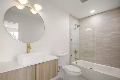 Bath - 760 Florence St, Imperial Beach, CA 91932 photo 2 of 2
