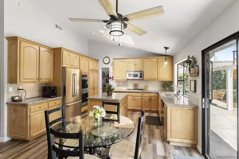 1630 Candlelight Gln, Escondido, CA 92029 photo 11