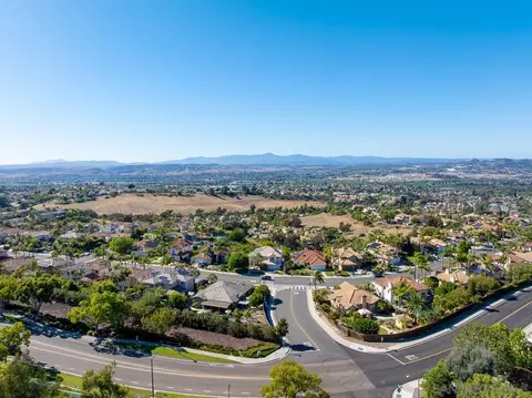View/Area - 5114 Bella Collina St, Oceanside, CA 92056 photo 7 of 13