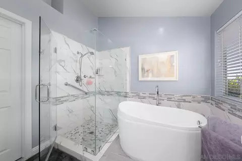 Bath - 5114 Bella Collina St, Oceanside, CA 92056 photo 2 of 7