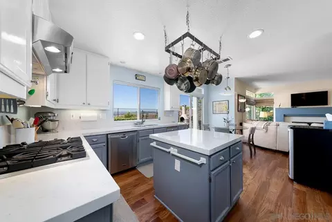 Kitchen - 5114 Bella Collina St, Oceanside, CA 92056 photo 4 of 5