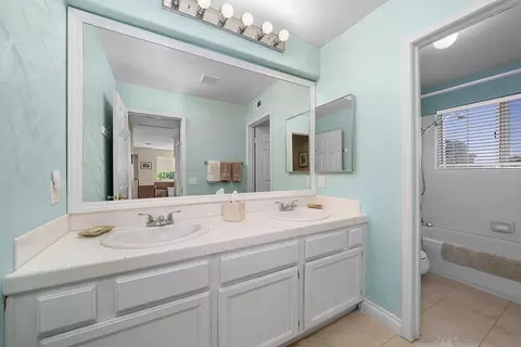 Bath - 5114 Bella Collina St, Oceanside, CA 92056 photo 5 of 7