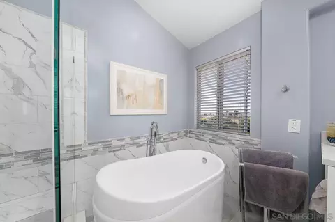 Bath - 5114 Bella Collina St, Oceanside, CA 92056 photo 3 of 7