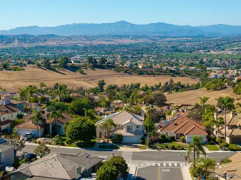 View/Area - 5114 Bella Collina St, Oceanside, CA 92056 photo 11 of 13