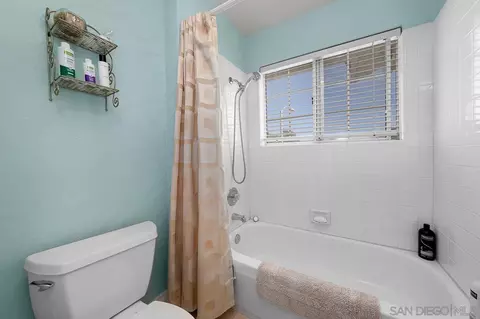 Bath - 5114 Bella Collina St, Oceanside, CA 92056 photo 6 of 7