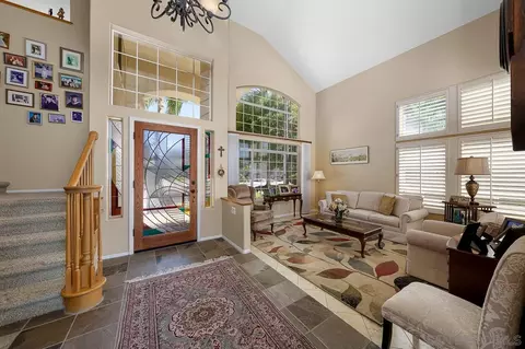 Entry Way - 5114 Bella Collina St, Oceanside, CA 92056 photo 2 of 6