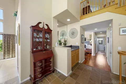Entry Way - 5114 Bella Collina St, Oceanside, CA 92056 photo 4 of 6