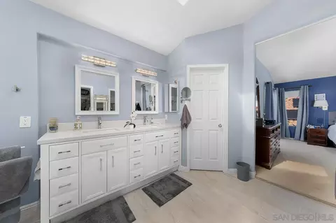 Bath - 5114 Bella Collina St, Oceanside, CA 92056 photo 4 of 7