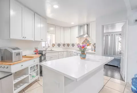 2003 Bayview Heights Dr #SPC 180, San Diego, CA 92105