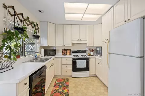 Kitchen - 4848 Cypress St, La Mesa, CA 91942 photo 2 of 2