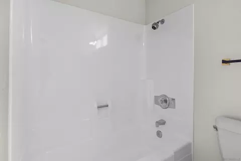 Bath - 1355 Valencia Loop, Chula Vista, CA 91910 photo 4 of 4
